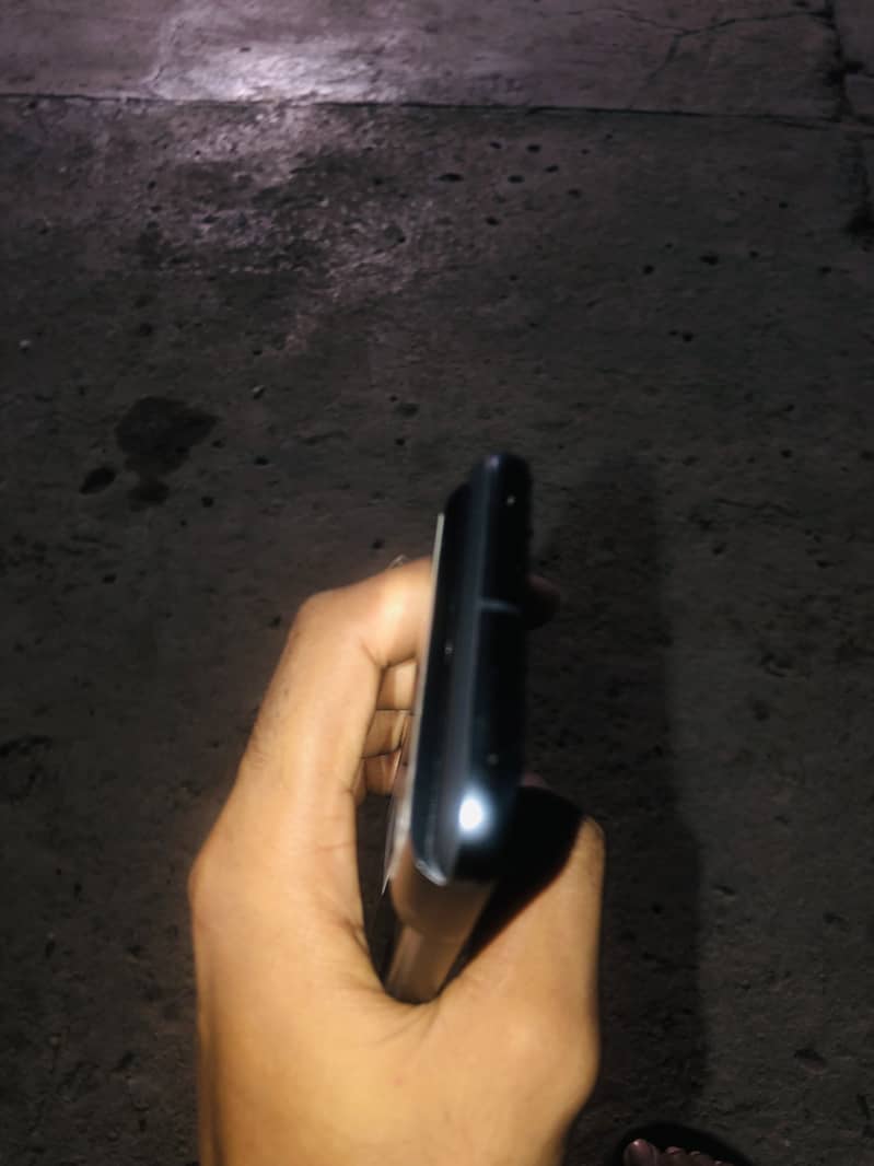 Google Pixel 8 4