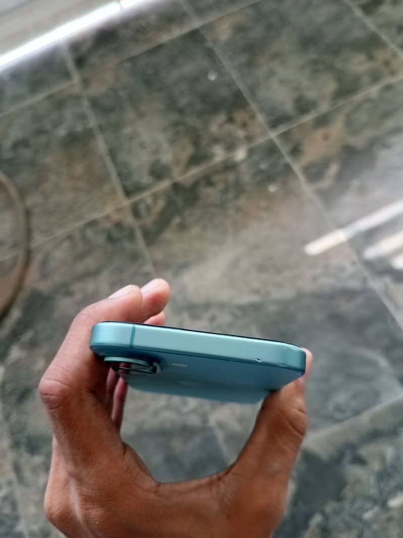 Apple iPhone 16 6