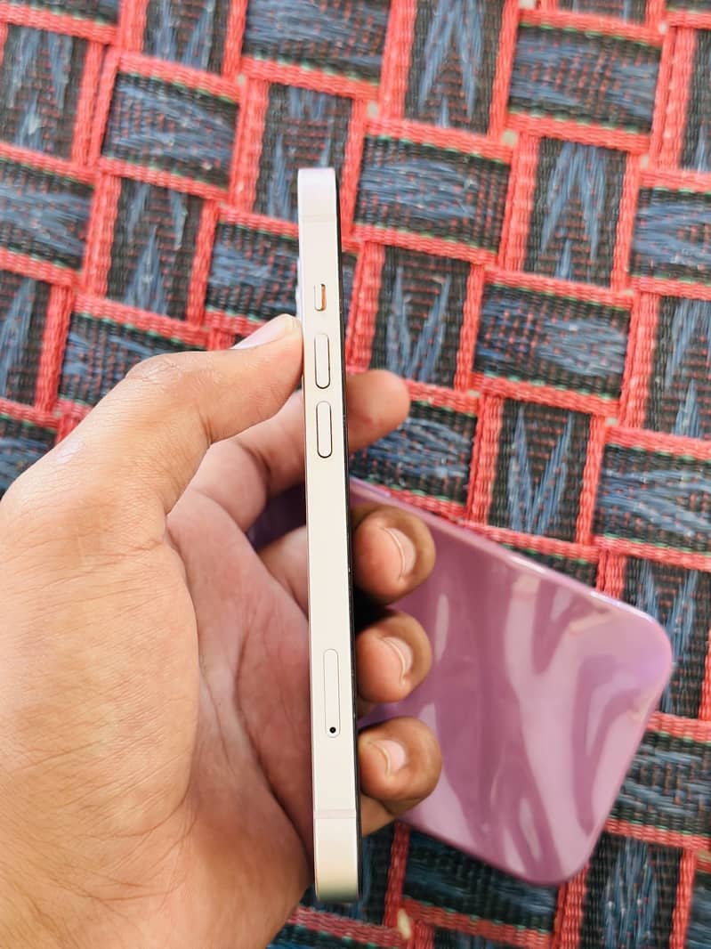 Apple iPhone 13 4
