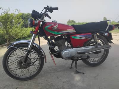 Honda CG125 Model 2015 With Golden Number is 125
