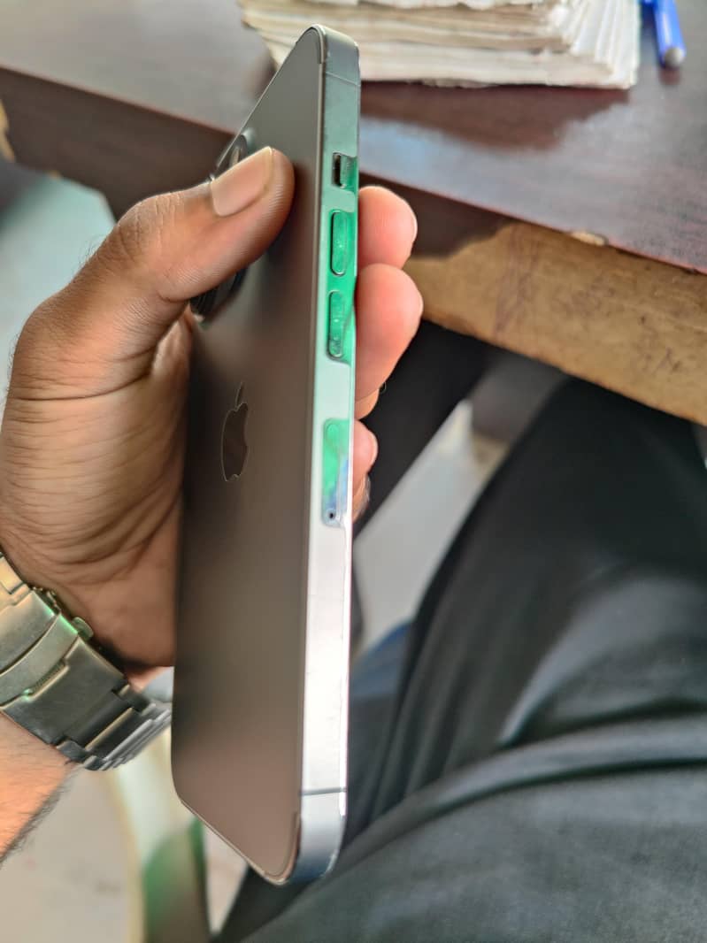Apple iPhone 13 Pro 1