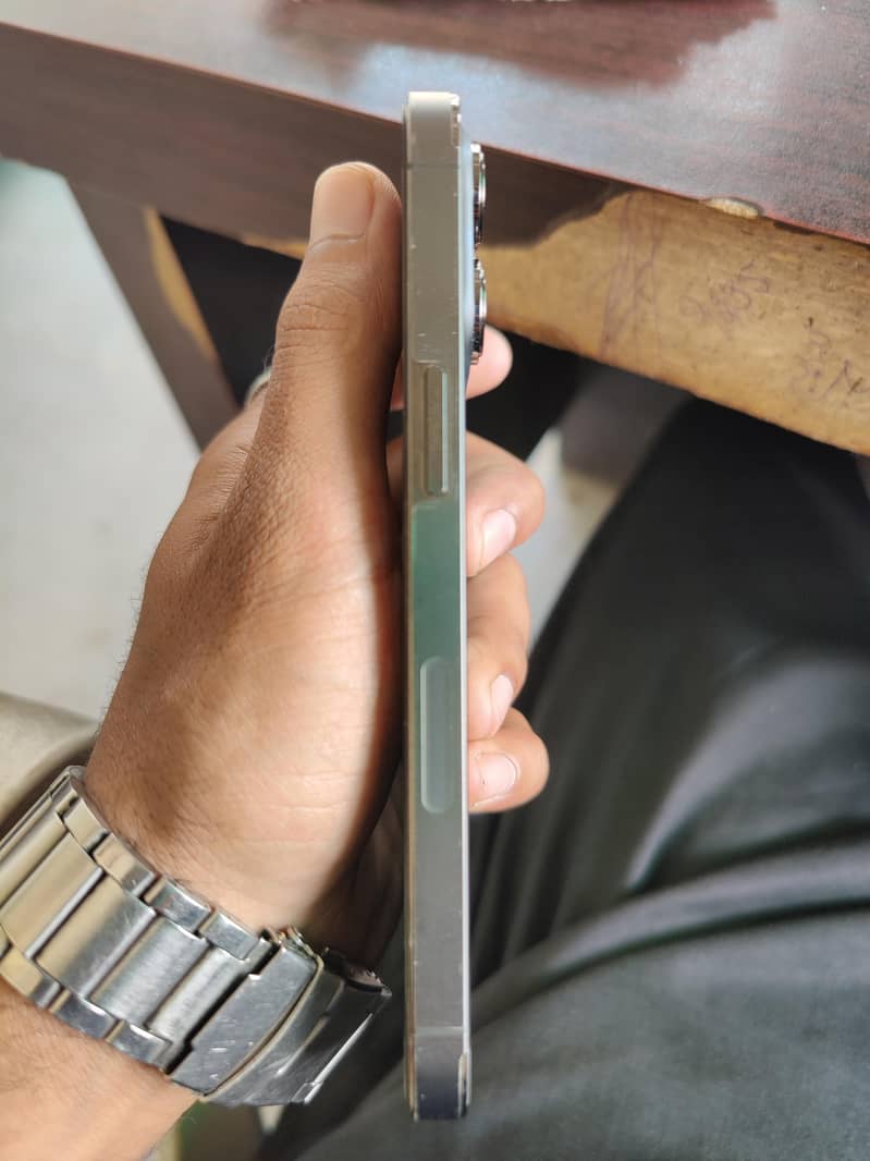 Apple iPhone 13 Pro 2