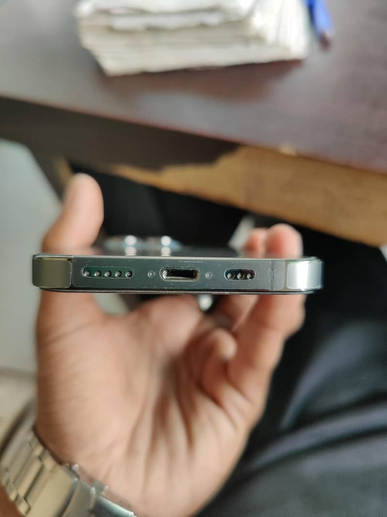 Apple iPhone 13 Pro 4