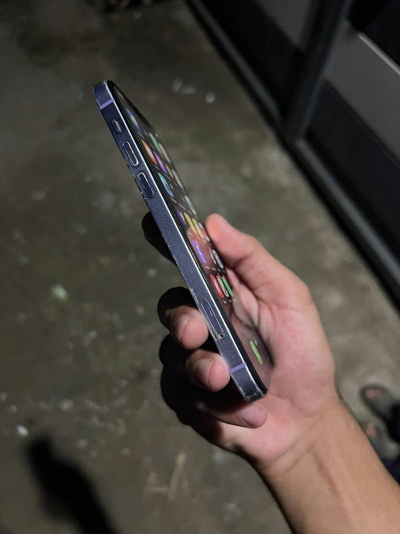 Apple iPhone 12 3