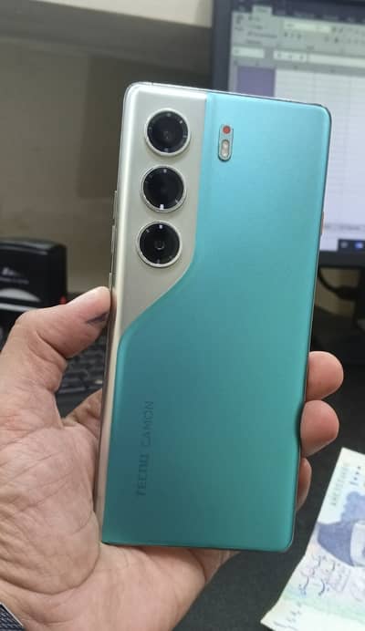 Tecno CAMON 40 Pro