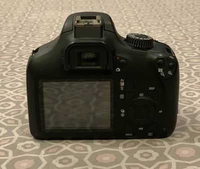 Canon eos 4000D + EFS 18-55mm IS lens