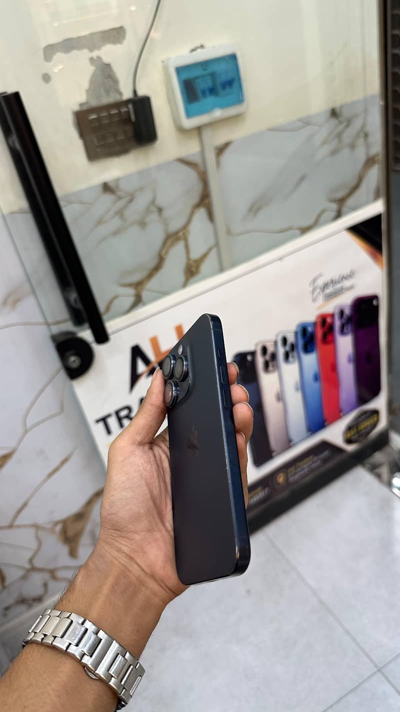 Apple iPhone 15 Pro 3
