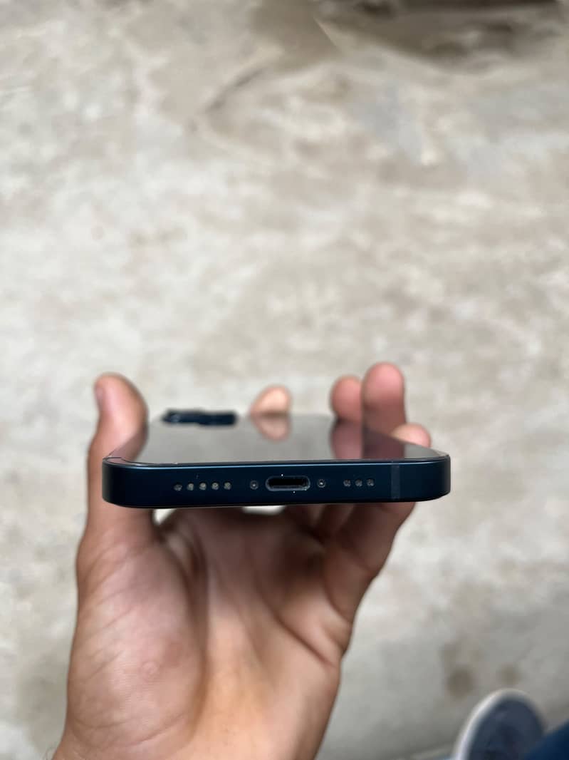 Apple iPhone 13 2