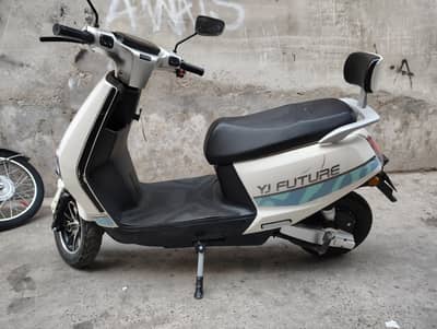 Yj Future Cruise 1200watt Scooty lush condition