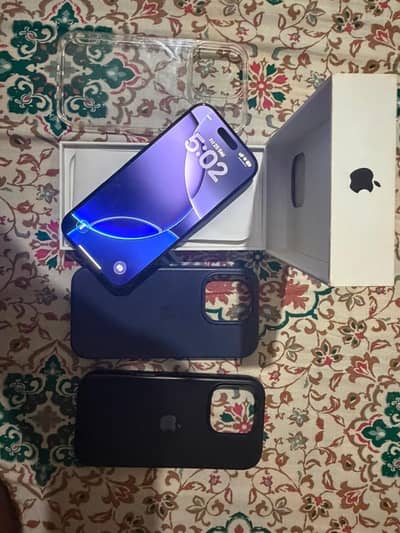 Apple iPhone 16 Pro (Matte Black)