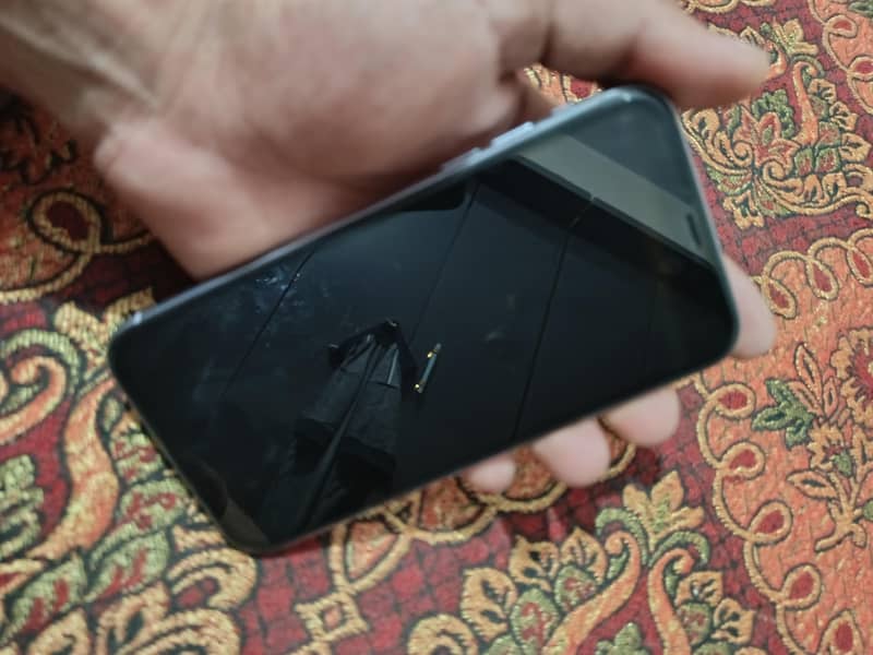 Apple iPhone 11 3