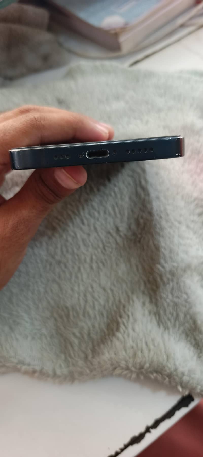 Apple iPhone 14 4