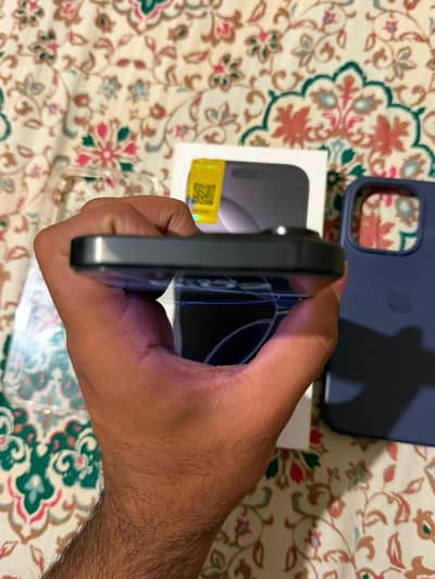 Apple iPhone 16 Pro (Matte Black)