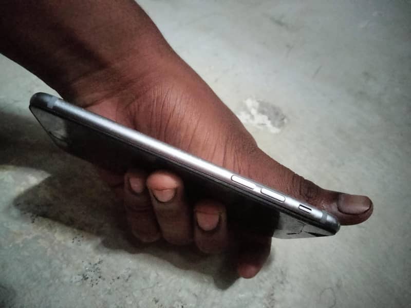 Apple iPhone 6 6