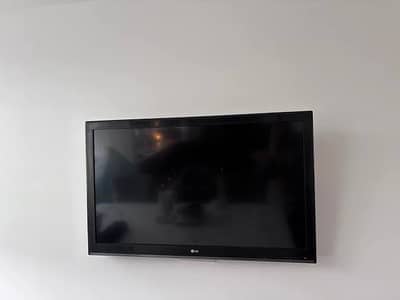 LG led tv for sale 42 inch crisp clear like new