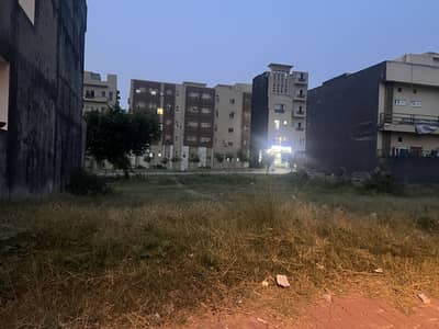 10 Marla Plot For Sale