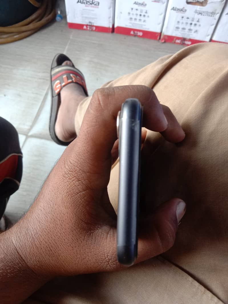 Apple iPhone 11 0
