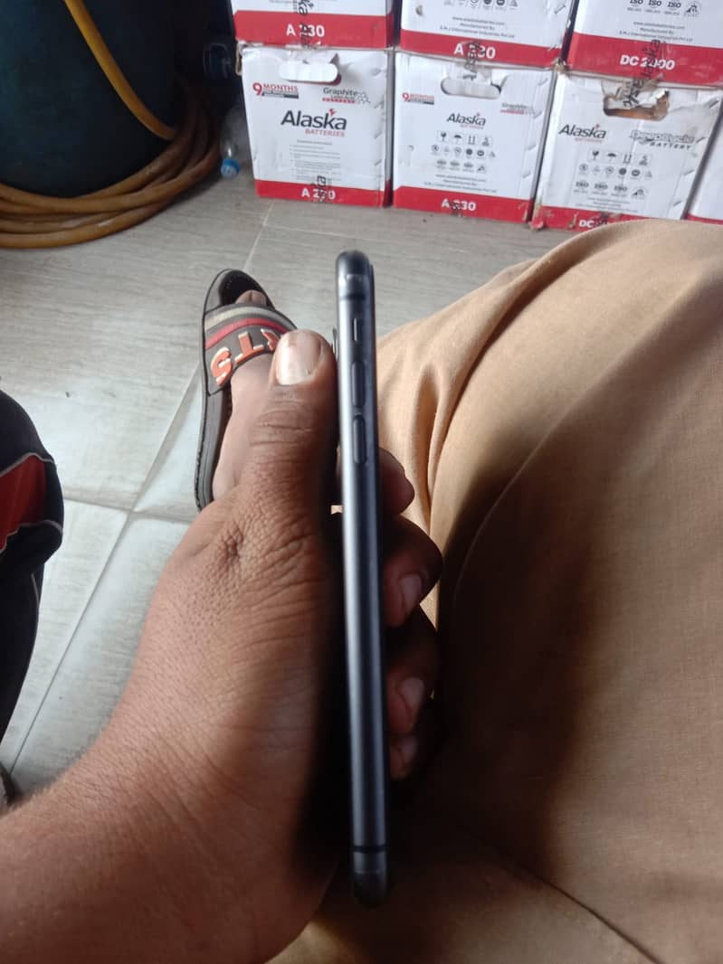 Apple iPhone 11 3
