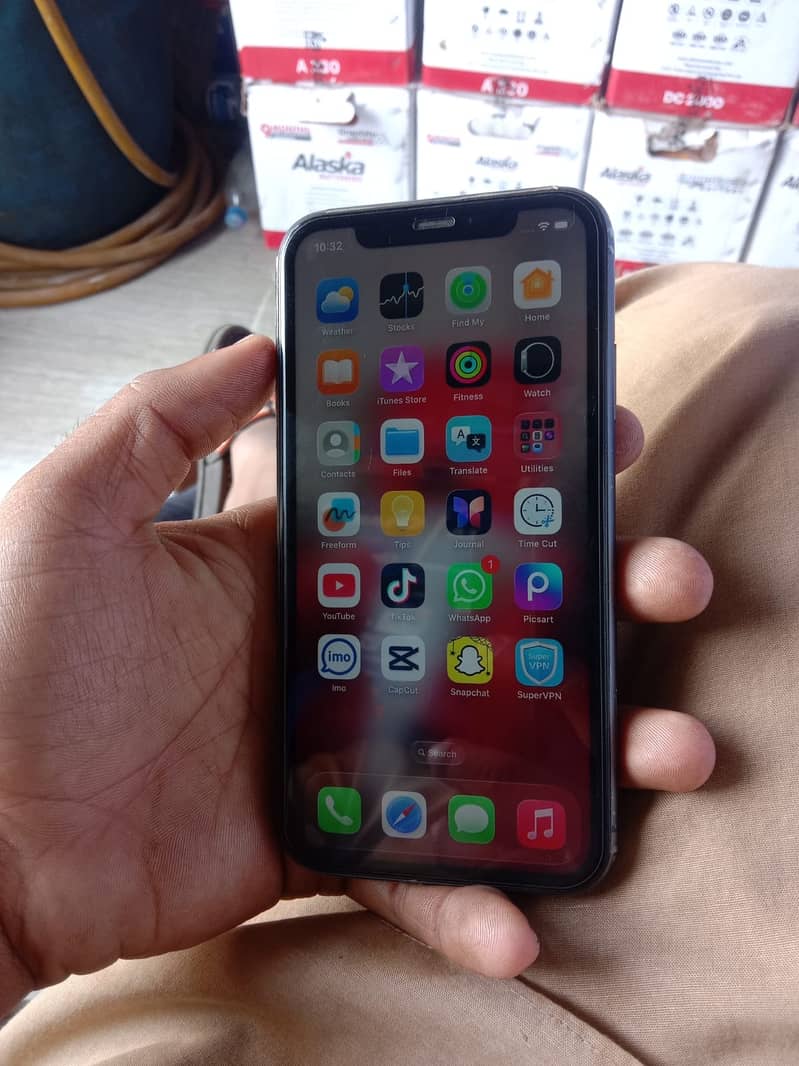 Apple iPhone 11 4