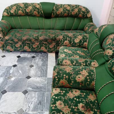 Comfortable 5-Seater Sofa Set for Sale in Excellent Condition