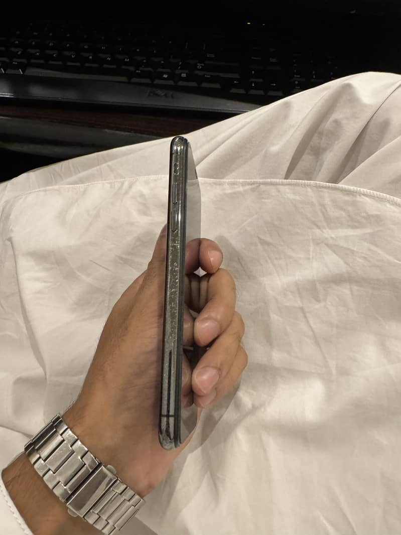 Apple iPhone X 5