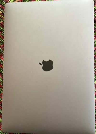 Apple MacBook Pro 15-inch (2017) – Core i7