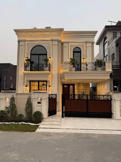 Timeless Victorian Elegance, A Grand Home Inspired by Classic British Architecture