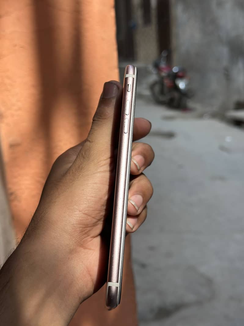 Apple iPhone 7 Plus 6
