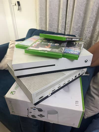 xbox one s 1TB and 500 GB