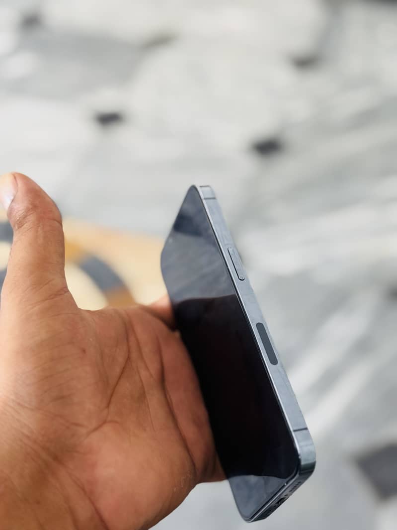 Apple iPhone 13 Pro 0