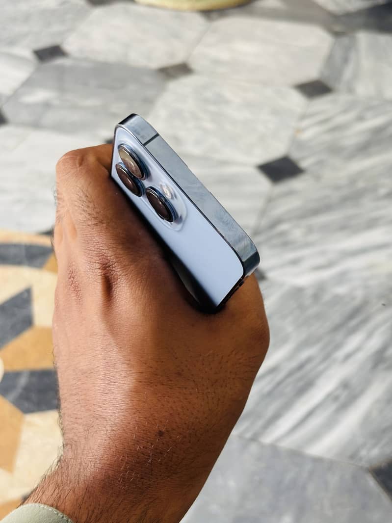 Apple iPhone 13 Pro 2