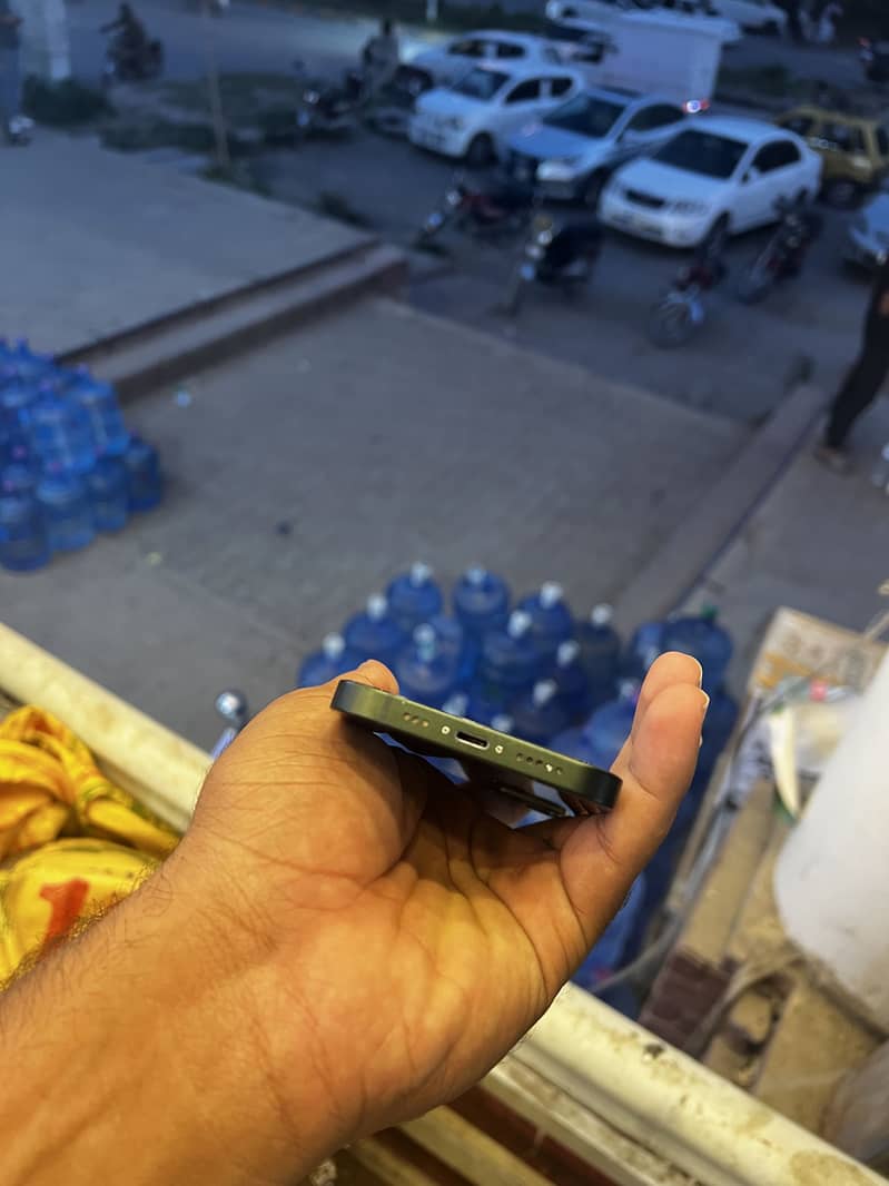 Apple iPhone 13 4