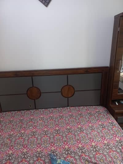 bed one side table dressing