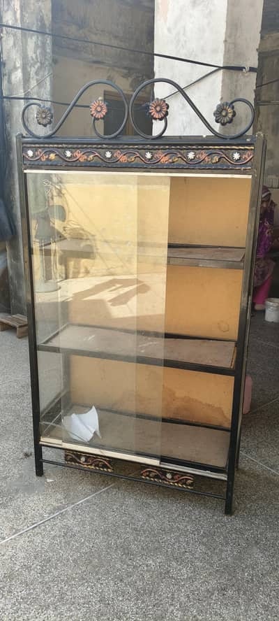 beds books and mirror cupboard
