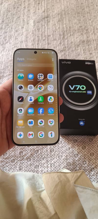Vivo V70 5G 12GB RAM 256GB Storage | 10/10 Condition | Box & Charger