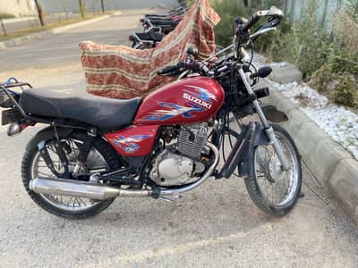 Suzuki GS 150 2015
