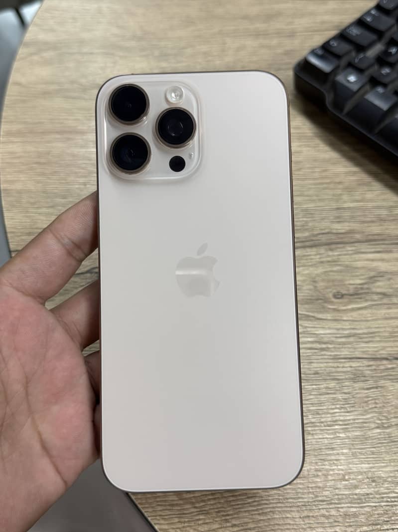 Apple iPhone 16 Pro Max 4