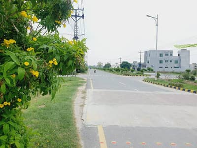 CORNER MAIN ROAD 1 KANAL PLOT FOR SALE IN VERY REASONABLE PRICE