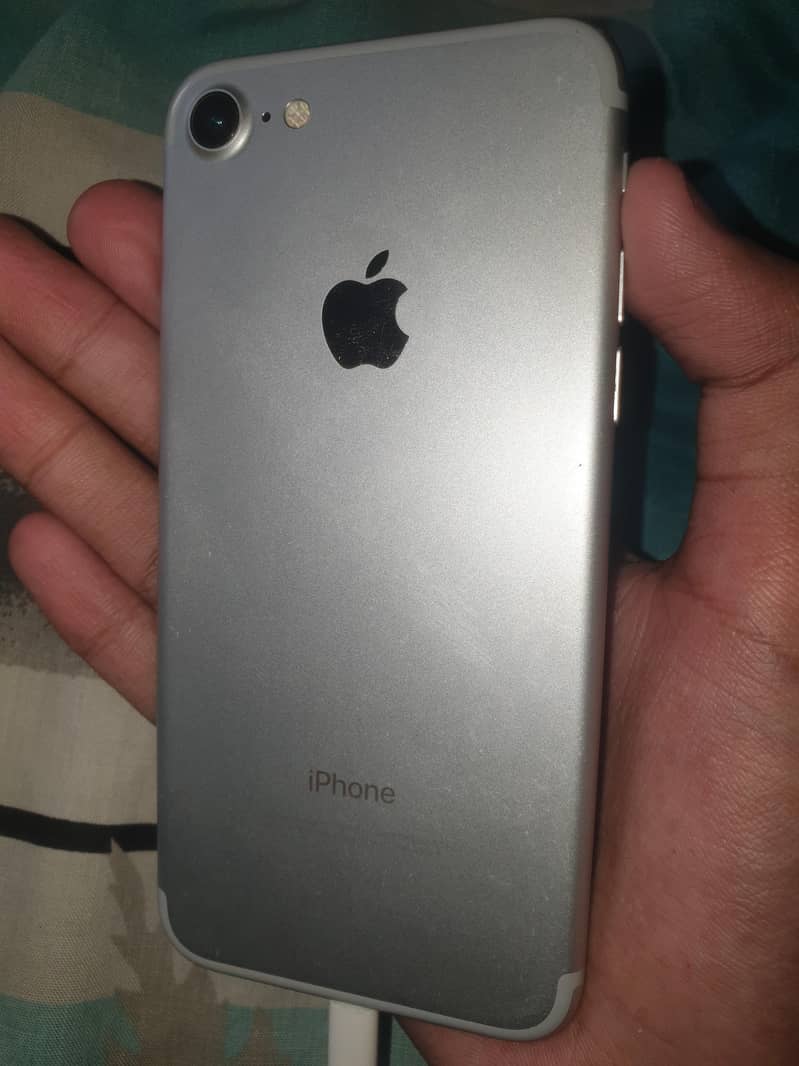Apple iPhone 7 0