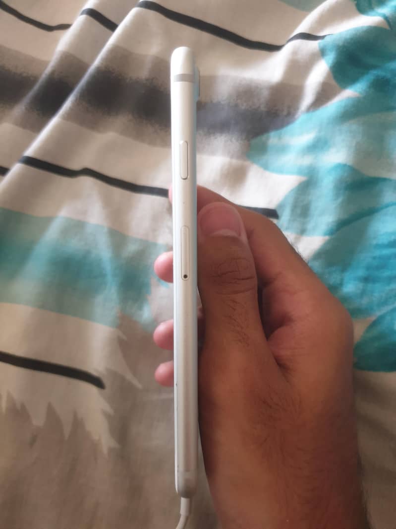 Apple iPhone 7 2