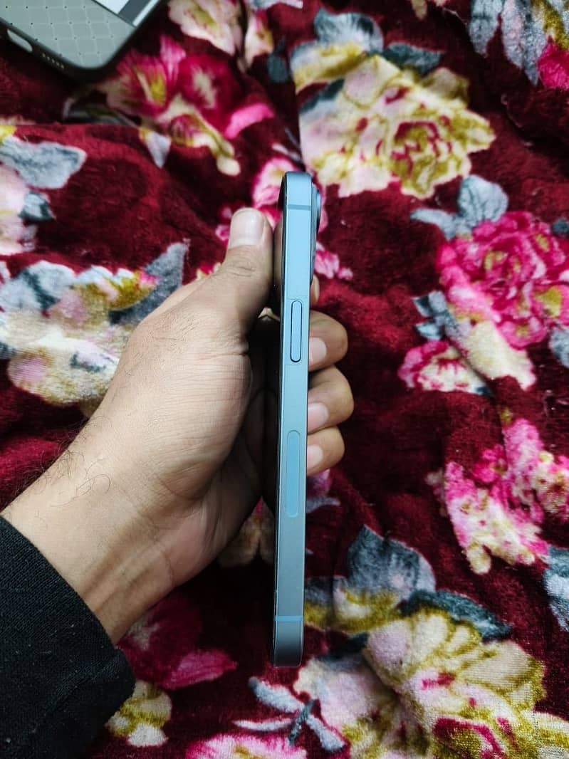 Apple iPhone 14 3