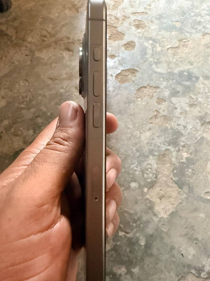 Apple iPhone 15 Pro Max 0