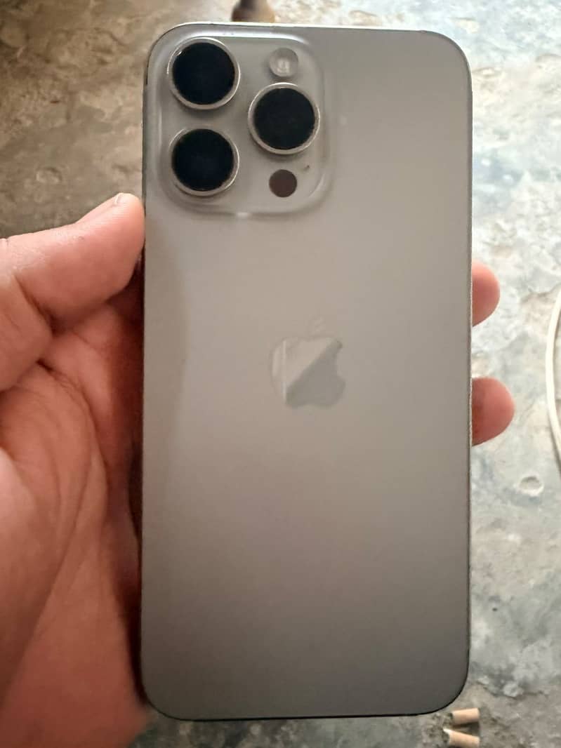 Apple iPhone 15 Pro Max 2