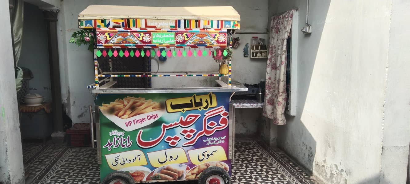چپس والی ریڑھی مکمل سامان کے ساتھ فروخت کے لیے 2