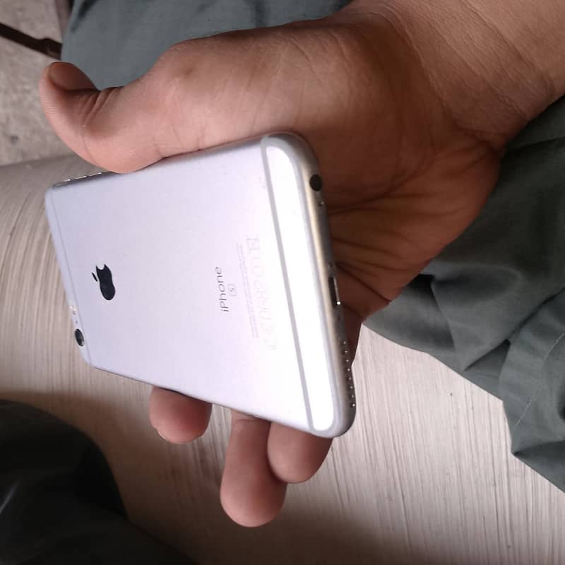 Apple iPhone 6S Plus 2