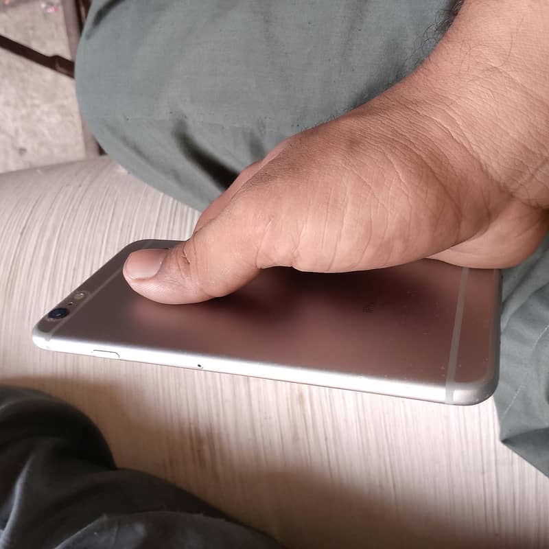 Apple iPhone 6S Plus 3