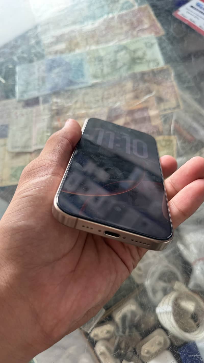 Apple iPhone 16 Pro 1