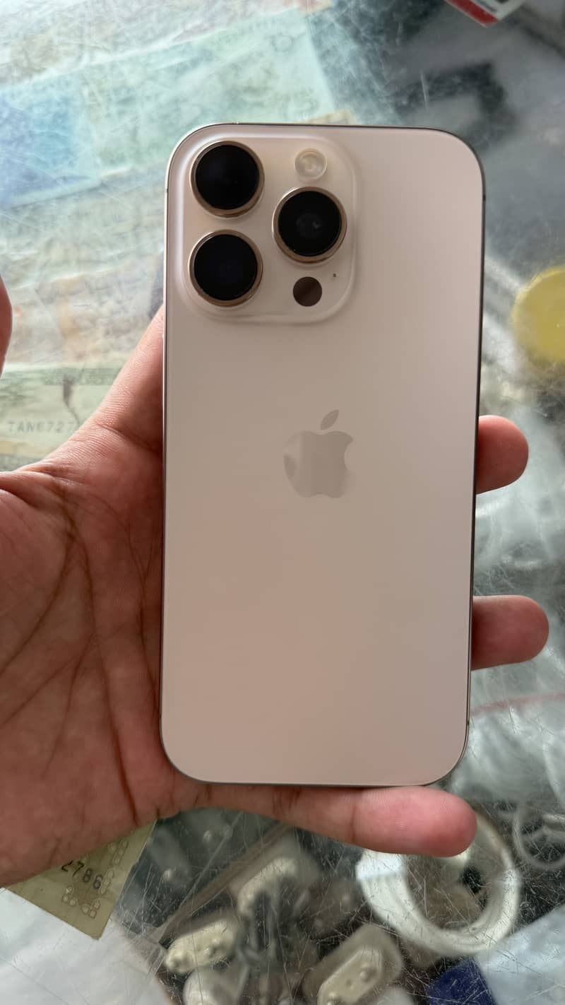 Apple iPhone 16 Pro 3