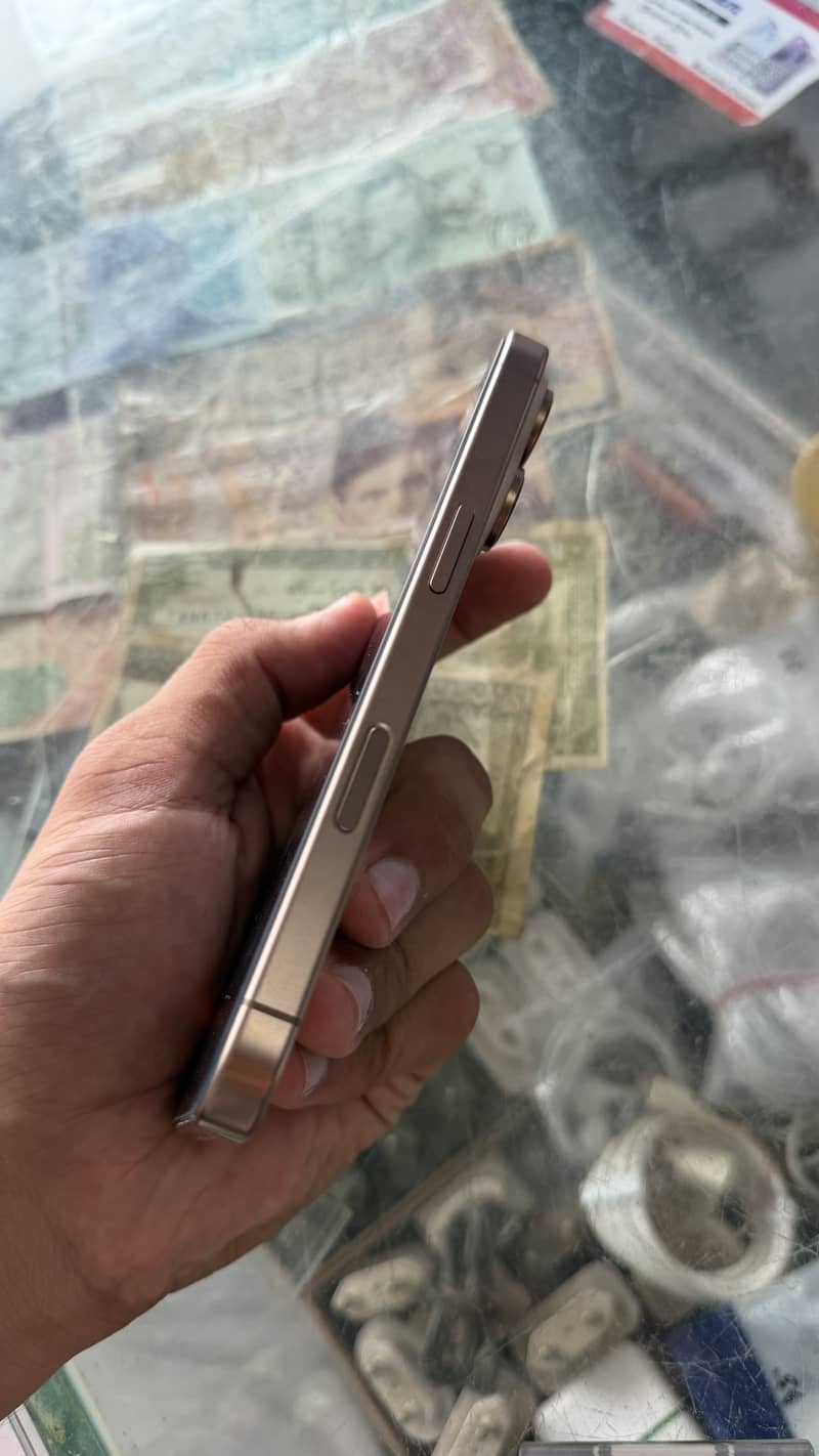Apple iPhone 16 Pro 5