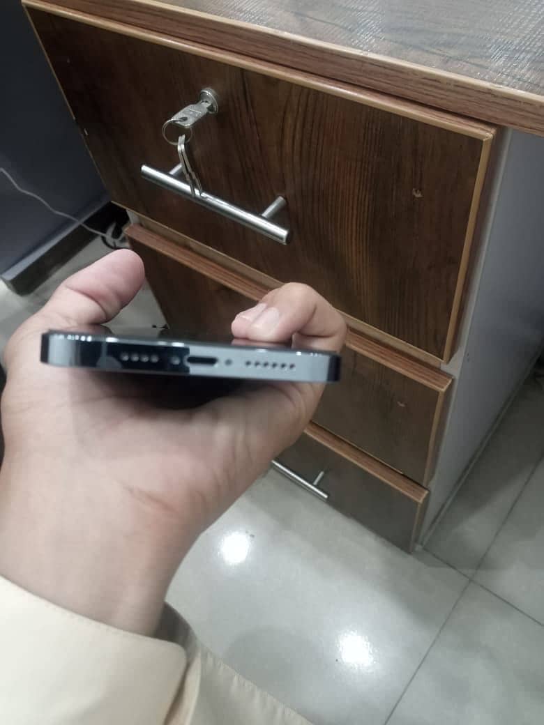 iPhone 13 pro max 5